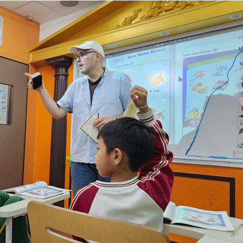 台中外師TR. ANDREW